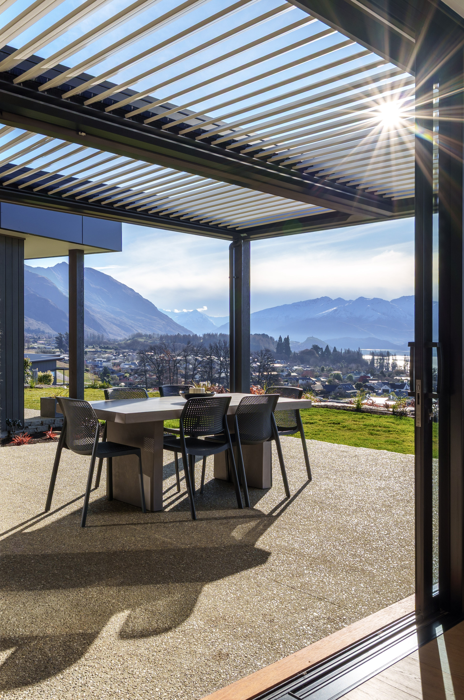 24 Jade Dr, opening louvre over patio